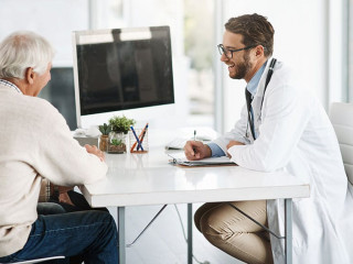 Sprechstunde-492142616-AS-Thurstan-Hinrichsen-peopleimages-com