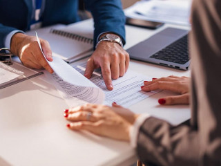 Beratung-Unterschrift-566631791-AS-kerkezz