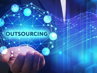 Anzugtraeger-Outsourcing-143938776-AS-Egor