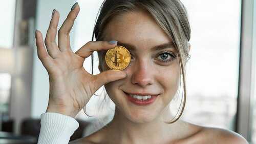 Frau-Bitcoin-317699391-AS-Volodymyr