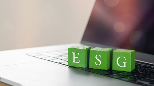 Wooden cubes with target setting to ESG icon with other ESG icon