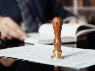 Anzugtraeger-Stempel-170547737-AS-Proxima-Studio