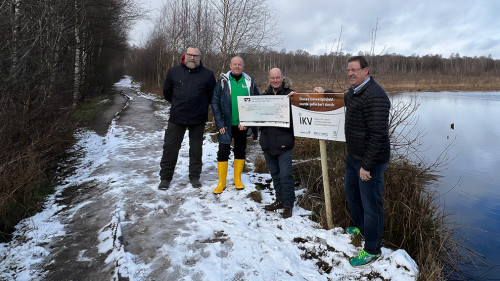 Uebergabe-Foerderscheck-Loki-Schmidt-Stiftung-2023-IKV-e-V