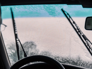 Fahrer-Scheibenwischer-2607059-AS-StockSnap