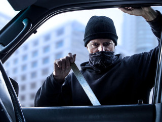 male robber car theft break in daytime