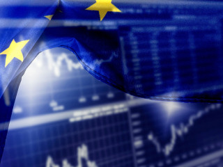 Flagge der Europäischen Union und die Börse