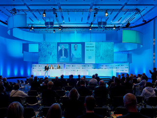 Center-Stage-insureNXT-1-2023-Koelnmesse-Oliver-Wachenfeld