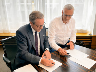 Unterschrift-Kooperationsvereinbarung-2023-blau-direkt-maxpool