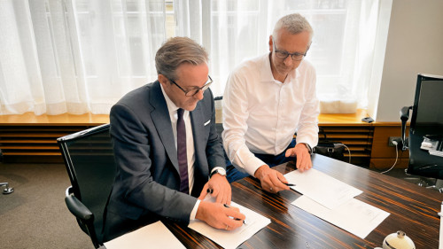 Unterschrift-Kooperationsvereinbarung-2023-blau-direkt-maxpool