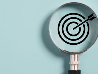 Target board inside of magnifier glass for focus business object