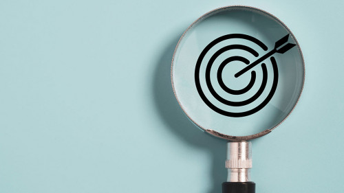 Target board inside of magnifier glass for focus business object