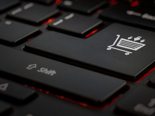 teclado negro con simbolo de carrito de venta black friday