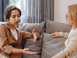 A young woman in a consultation with a professional psychologist