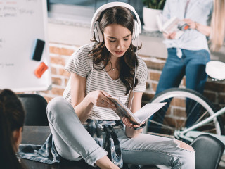 Studentinnen-145064237-DP-ArturVerkhovetskiy