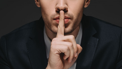 Anzugtraeger-Geheimnis-Geste-240056860-DP-EdZbarzhyvetsky