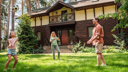 Familie-Ferienhaus-491481426-DP-HayDmitriy