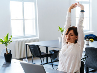 Smiling woman, living day, spare time in the office.