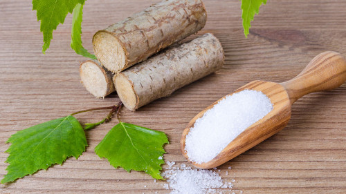 sugar substitute xylitol, scoop with birch sugar, liefs and wood