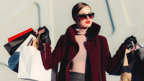 Frau-Shopping-3Q3tsJ01nc-US-freestocks