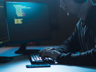 Hacker-204488339-AS-Syda-Productions