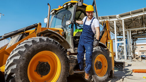 Handwerker-Bagger-340829479-AS-dusanpetkovic1