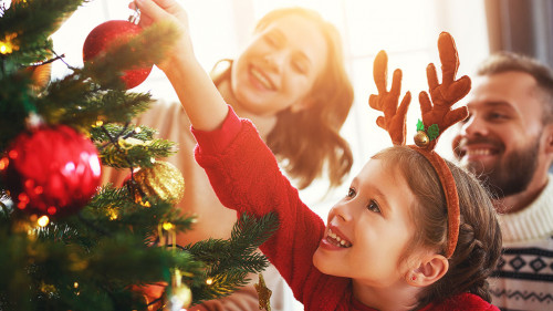 Familie-Weihnachten-312519434-DP-evgenyataman