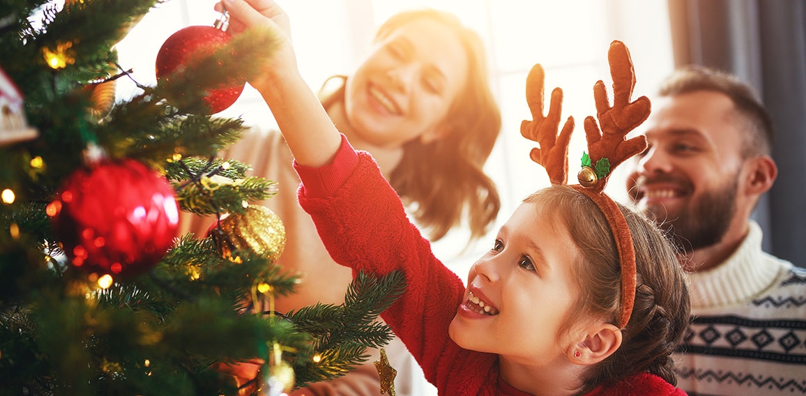 Familie-Weihnachten-312519434-DP-evgenyataman