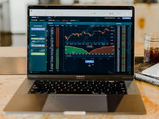 Laptop-Boerse-DfjJMVhwH-US-Austin-Distel