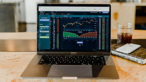 Laptop-Boerse-DfjJMVhwH-US-Austin-Distel