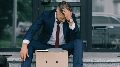 Anzugtraeger-entlassen-282592256-DP-AndrewLozovyi