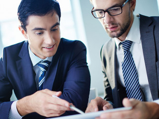 Anzugtraeger-Beratung-46263033-DP-pressmaster