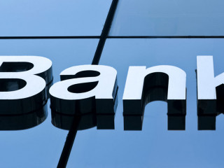 Glasfassade-Bank-34806805-DP-blurAZ1