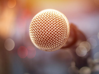 Mikrofon-187200332-DP-ngad