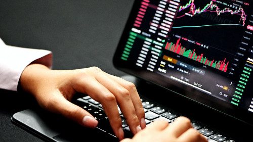 Haende-Laptop-Kurs-5hcV51EeeWc-US-Kanchanara