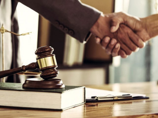 Richterhammer-Handshake-483854858-AS-makibestphoto