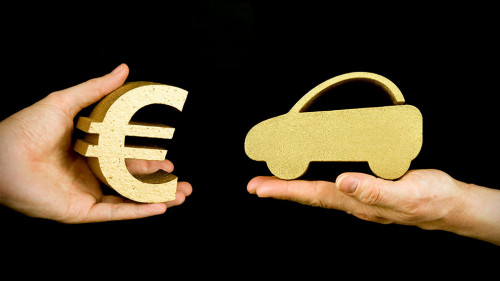 Haende-Euro-Auto-38732882-AS-djtaylor