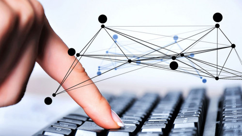 Finger-Tastatur-Netzwerk-242939915-AS-Sergey-Nivens
