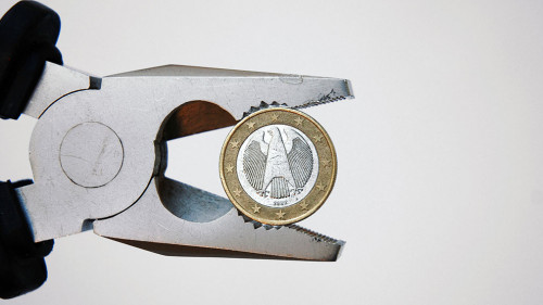 Bundesadler in Zange