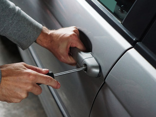 Auto-aufbrechen-1590508-PB-TheDigitalWay