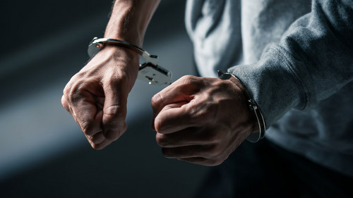 手錠・逮捕・男