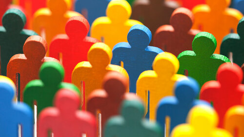 Bunte-Figuren-158790732-DP-sqback