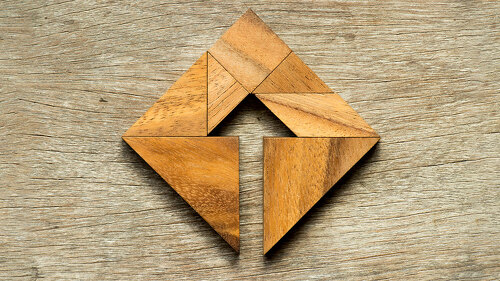 Tangram puzzle in square shape with the arrow symbol inside on w