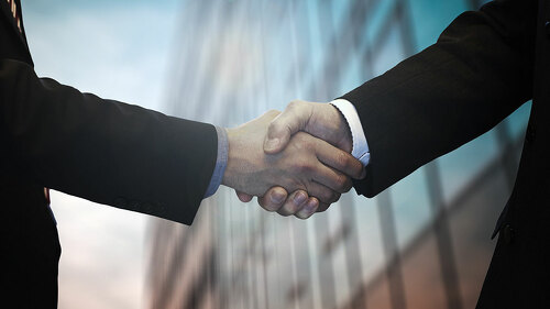 Handshake-7249766-PB-geralt