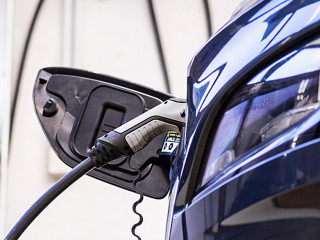 Passgenauer Versicherungsschutz für ein E-Auto