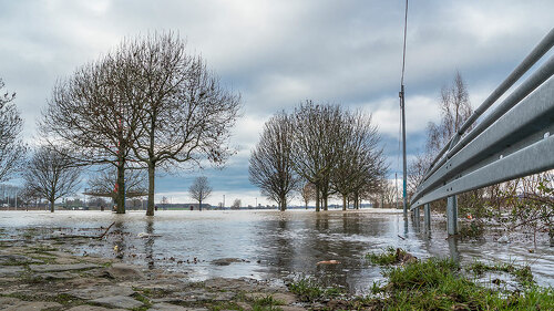 The river Rhine is flooding the city of Duisburg