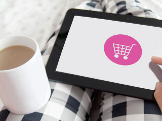 Frau-Tablet-Shopping-4000414-DP-justynafaliszek