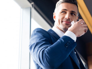 Anzugtraeger-346593624-DP-VitalikRadko