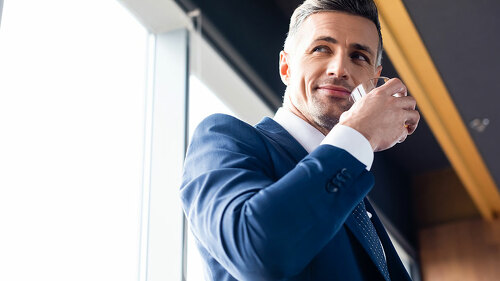 Anzugtraeger-346593624-DP-VitalikRadko