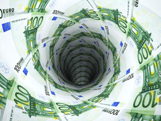 Hundert-Euro-Loch-61534445-DP-bgkovak