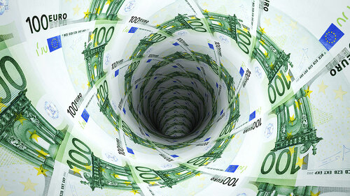 Hundert-Euro-Loch-61534445-DP-bgkovak